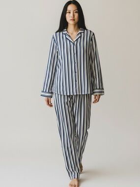 Nordstrom Blue and White Striped Pajamass
NWT  ~   size Large